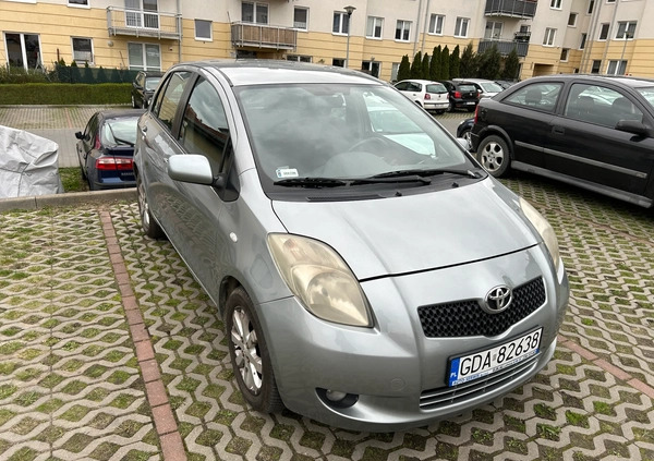 Toyota Yaris cena 17900 przebieg: 241364, rok produkcji 2006 z Gdańsk małe 121